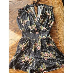 Cabi Women Black Floral Tie Back Faux Wrap Runaround Romper Style 5608 sz Small